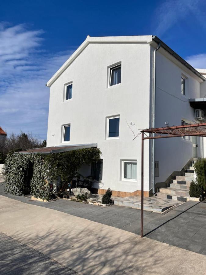 Apartments Frigan Maslenica Exterior foto