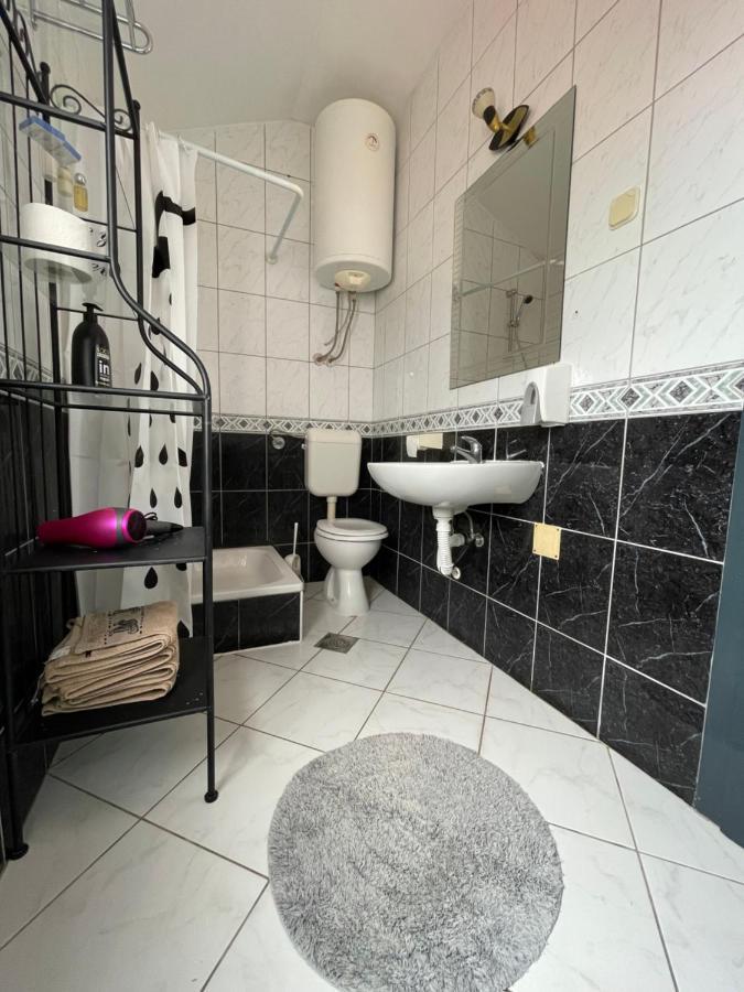 Apartments Frigan Maslenica Exterior foto